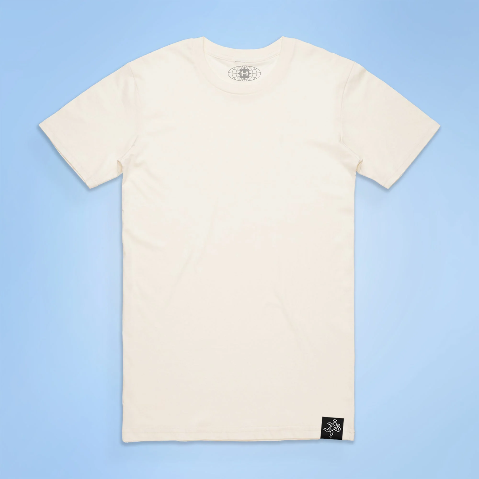 Plain cream short-sleeve t-shirt.