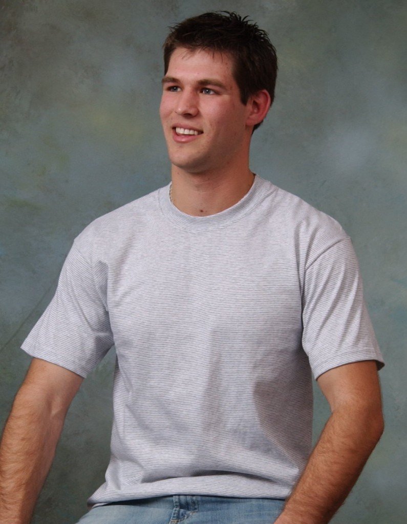 Man wearing a grey microstripe t-shirt